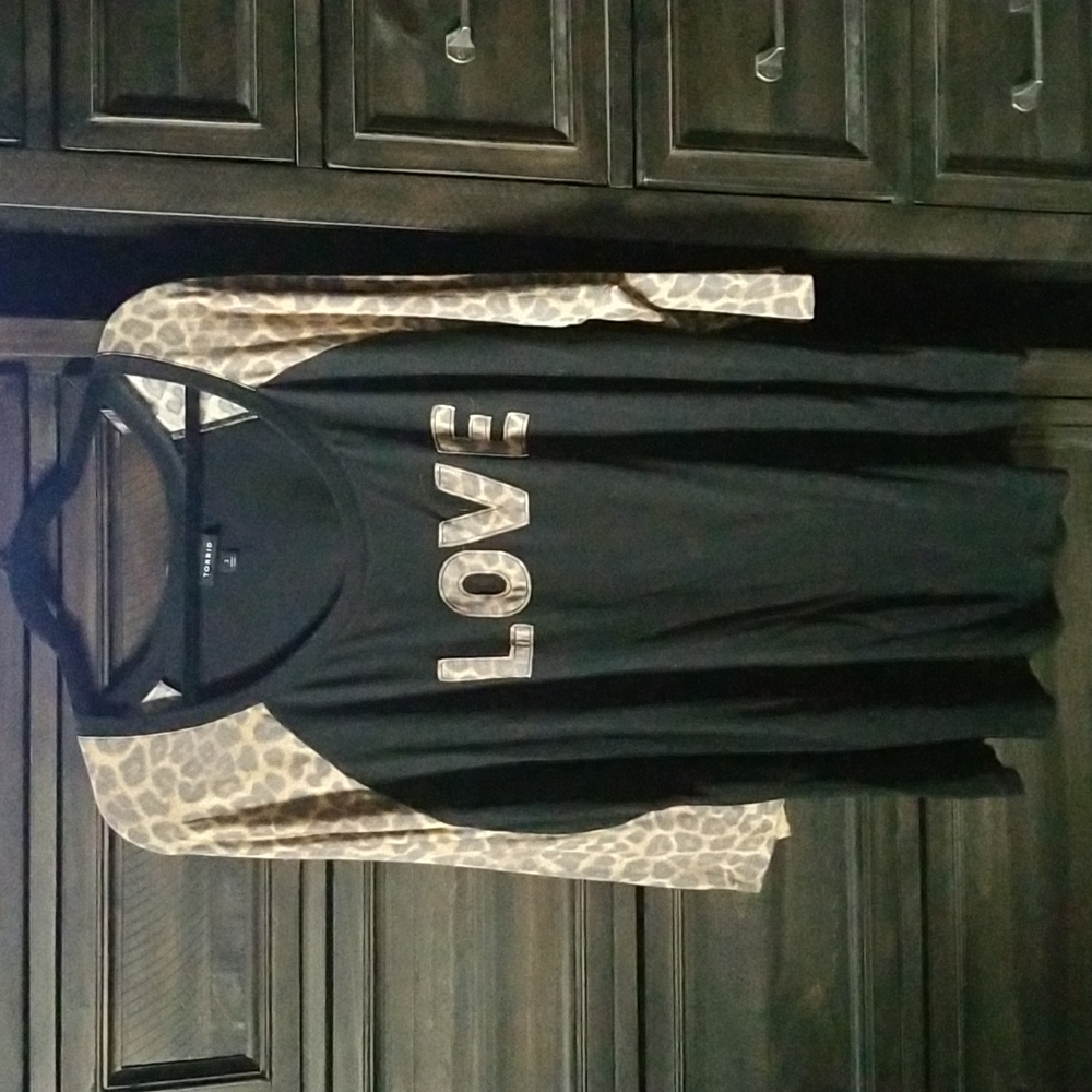 Torrid size 3 black & leopard print top